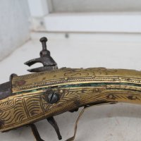Арнаудски  кремъчен пистолет, снимка 11 - Антикварни и старинни предмети - 44294918