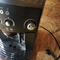 Кафеавтомат Delonghi Magnifica ESAM3000B, Система за ръчно разпенване, Кафемелака с 13 настройки 145, снимка 3 - Кафемашини - 44816411