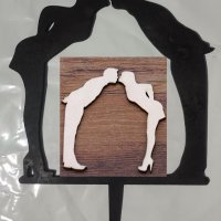 Наведени целуващи двойка черен пластмасов топер за торта украса декор сватба табела , снимка 1 - Други - 30161117