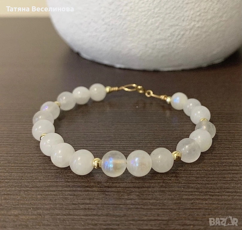 Гривна от лунен камък и позлатени елементи, снимка 1