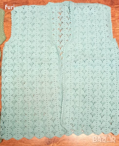 Продавам ръчно плетени елеци 6 броя , снимка 1