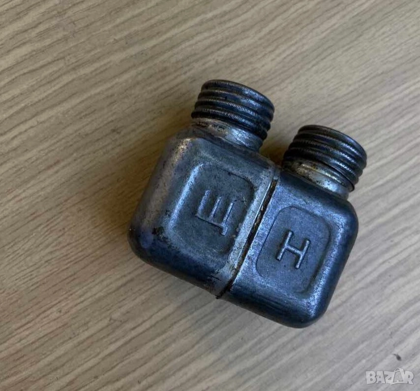 двукамерна масльонка (бутилка за масло) за почистваща и консервираща смазка  стандартно оборудване, , снимка 1