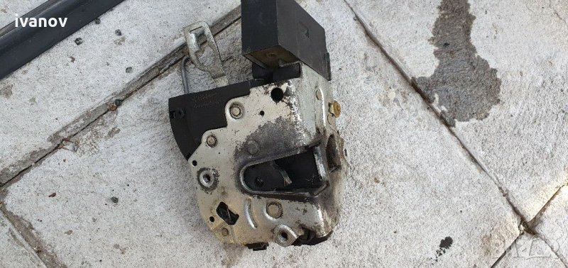 Лява шофьорска брава машинка централно за бмв е36 купе bmw e36 , снимка 1