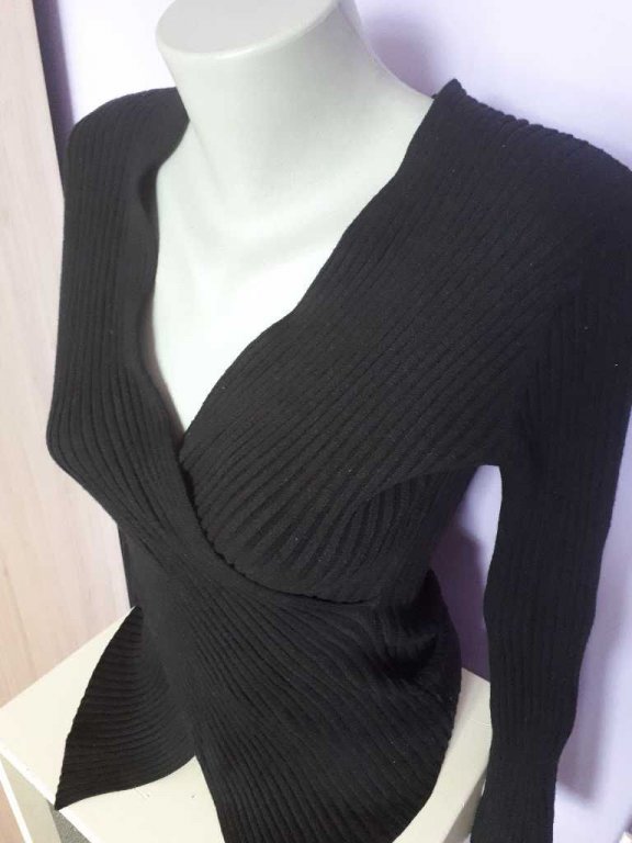 Дамска блуза/ тип ,,прегърни ме" р-р М,L в Блузи с дълъг ръкав и пуловери в  гр. Шумен - ID31479497 — Bazar.bg