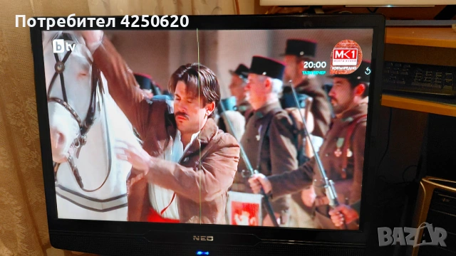 Малък лед телевизор монитор нео 22 инча с тънка жълта черта