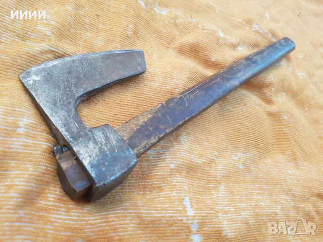 Брадва секира, снимка 2 - Антикварни и старинни предмети - 53177763