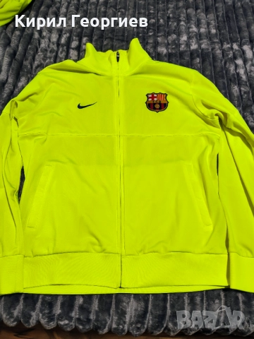 Спортно горнище на Barcelona.