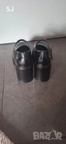 Дамски черни обувки с дебел ток и платформа., снимка 5 - Дамски обувки на ток - 47471500