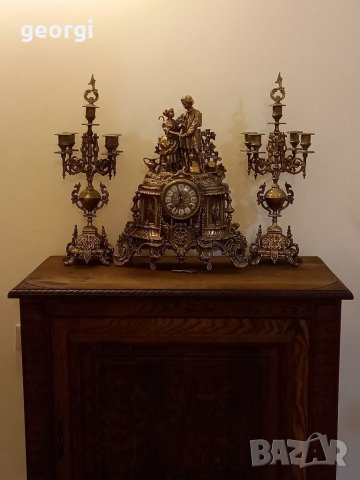 Масивен бронзов механичен часовник с два свещника петици, снимка 2 - Декорация за дома - 38791362