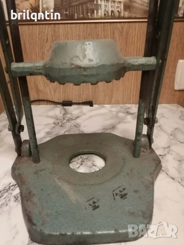 Стара метална затварачка за буркани