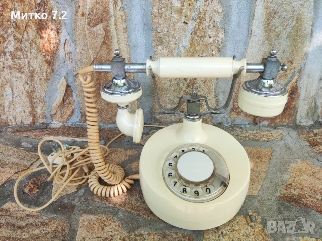 Стар Ретро телефон, снимка 2 - Антикварни и старинни предмети - 50804153