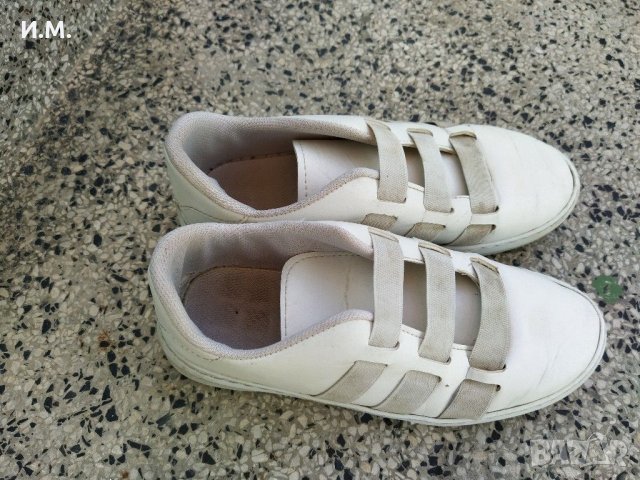 Бели обувки, снимка 1 - Детски обувки - 30536457