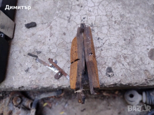 Накладки Предни Десни За Фолксваген Голф 3 1.8 Моно 1995г / VW Golf 3 1.8 Mi 1995y