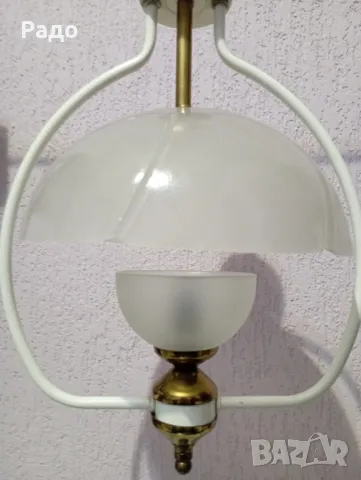 Красив бял полилей с два стъклени абажура, снимка 2 - Полилеи - 49676226