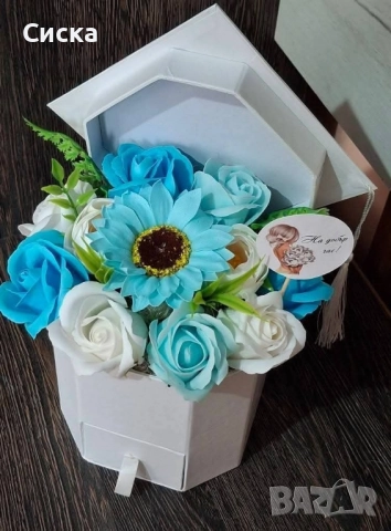 Тематични букети в бяло и черно със 11 броя сапунени цветя за предстоящите абитуриенти,абсолвенти🎓, снимка 7 - Подаръци за жени - 45406164