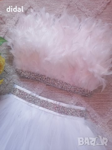 Бюстие с естествени пера и кристалчета и великолепна пола от тюл , снимка 2 - Рокли - 44176349