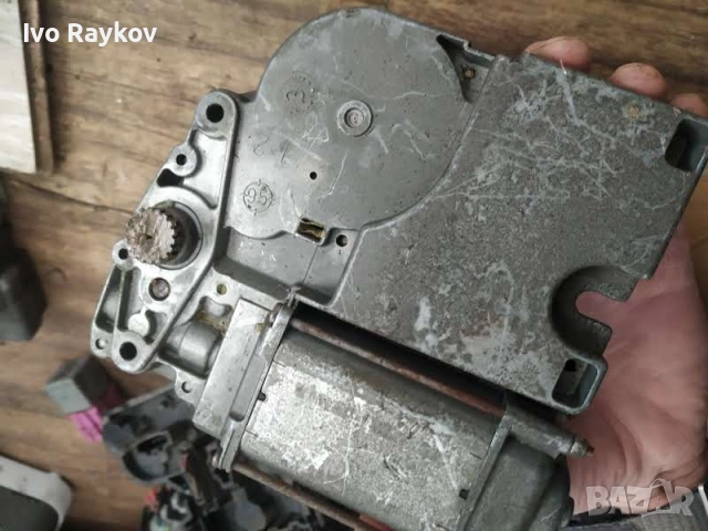 Моторче шибедах 1H0959731 за VW Golf III, снимка 5 - Части - 52742262