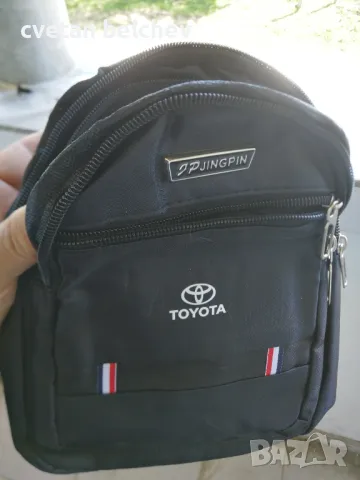 Продавам нова мъжка малка чантичка за рамо.