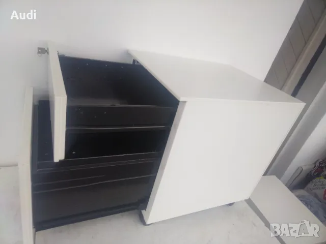 Продавам два броя метални шкафове на колелца с ключ за инструменти, лични вещи., снимка 10 - Куфари с инструменти - 49873550