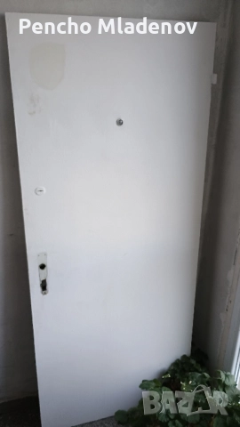 Продавам входна врата от Апартамент жк Света Троица София , снимка 4 - Други услуги - 52440125