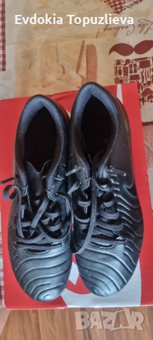 Бутонки/Футбол, снимка 4 - Детски маратонки - 53922419