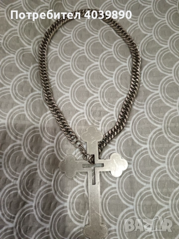 Продавам кръст с масивен ланец.