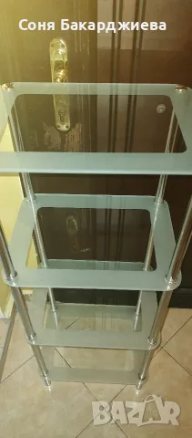стъклена етажерка 