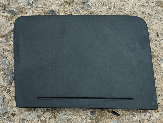 капаче в багажника Golf 5-  1K6867461