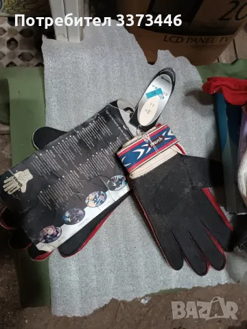 Вратарски спортни ръкавици и шалове , снимка 2 - Спортни дрехи, екипи - 47262131