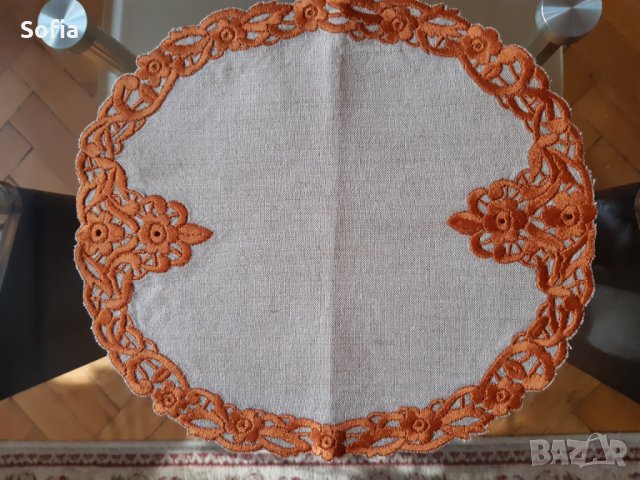 Подарък/Декор: Декоративна овална Покривка с рязана бродерия , снимка 2 - Покривки за маси - 32157431