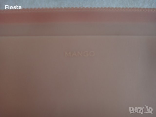 MANGO - Нов силиконов козметичен несесер в бледо розово/прасковено, снимка 3 - Комплекти и лотове - 40535787