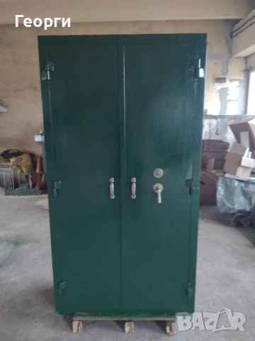 Метална каса, снимка 6 - Сейфове и каси - 53269559