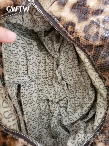 Guess оригинална чанта, снимка 7 - Чанти - 56404127