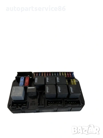 Задна кутия с предпазители за Land Rover Range Rover 3.0D (2006) YQE500340