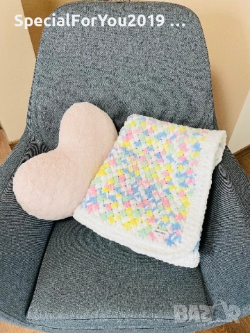 Ръчно плетено бебешко одеялце от прежда Alize Puffy Fine