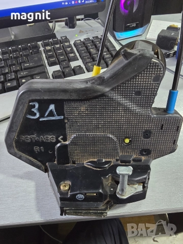 ЗАДНА ДЯСНА БРАВА TOYOTA LAND CRUISER 120 30521064, снимка 2 - Части - 52883811