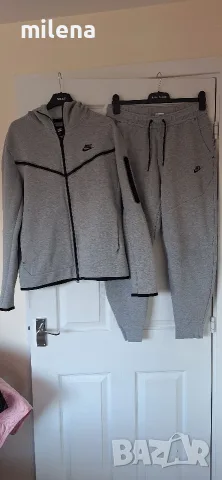 Nike оригинален tech fleece екип M размер