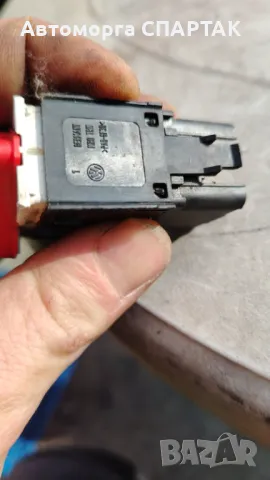 Бутон копче ключ аварийни светлини Vw Touran Caddy, снимка 2 - Части - 48830543