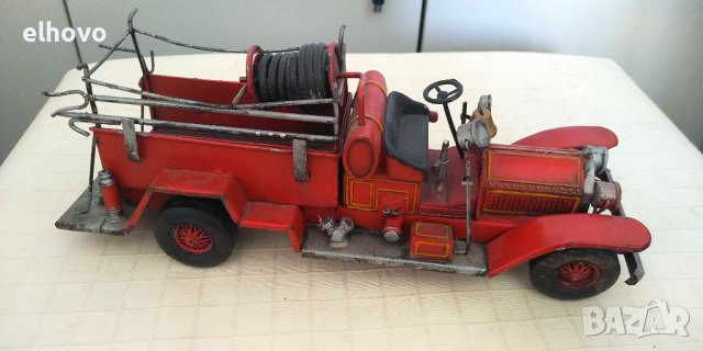 Стара метална пожарна кола
