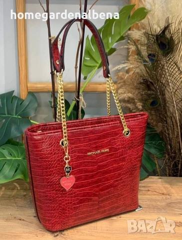 Дамска чанта Michael Kors – Стил и вместимост в едно! 👜✨, снимка 4 - Чанти - 54316338