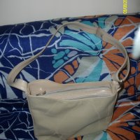 Продавам чисто нова бежова чанта, снимка 1 - Чанти - 18319337