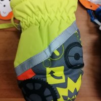 Продавам нови красиви водоустойчиви детски ръкавици с един пръст и връзки  за окачване през врата в Шапки, шалове и ръкавици в гр. София - ID35138175  — Bazar.bg