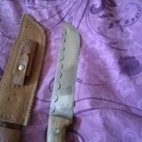 Ловен нож голям  с нов калъф естествена кожа 320х190мм дървена дръжка бряст с точило, снимка 3 - Ножове - 38518181