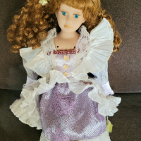 Порцеланова кукла 40см височина! Състояние използвано като ново без забележки! , снимка 4 - Колекции - 44693747