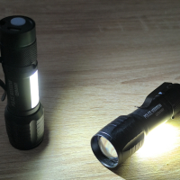 LED Джобен фенер с 3 режима, презареждаем, с USB кабел в зелена кутия