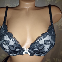 Victoria Secret 34 B- Сутиен с твърди чашки с банел , снимка 3 - Бельо - 44566274