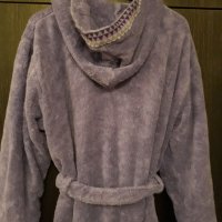 Кралски халат най-високо качество - хладко лилаво със стилна шевица, снимка 12 - Други - 39217671