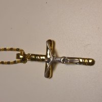 Дамски синджир с кръст., снимка 1 - Колиета, медальони, синджири - 31511645