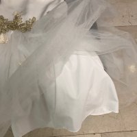 Рокля за принцеса, бяла със златна 3D бродерия, снимка 5 - Детски рокли и поли - 40828777