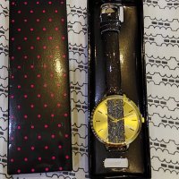 Нов часовник с кутия , снимка 1 - Дамски - 40881062